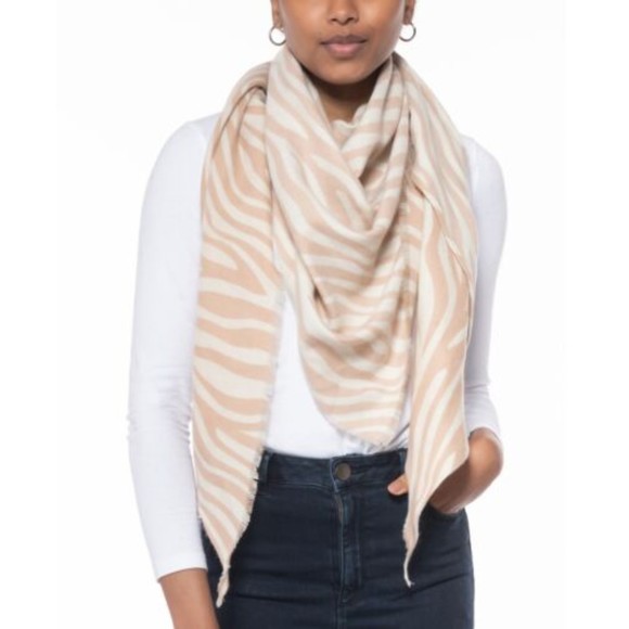 Inc NWT International Concepts Zebra Print Triangle Scarf Fringe Raw OS New - Picture 4 of 4